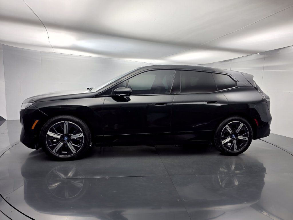 Certified 2023 BMW iX xDrive50 w/ Premium Package AWD/4WD image 7