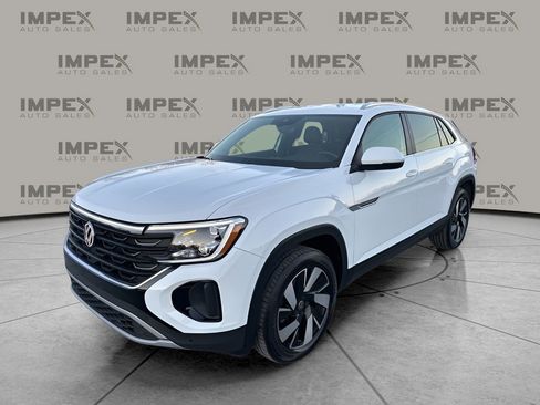 Used 2025 Volkswagen Atlas Cross Sport SE image 1