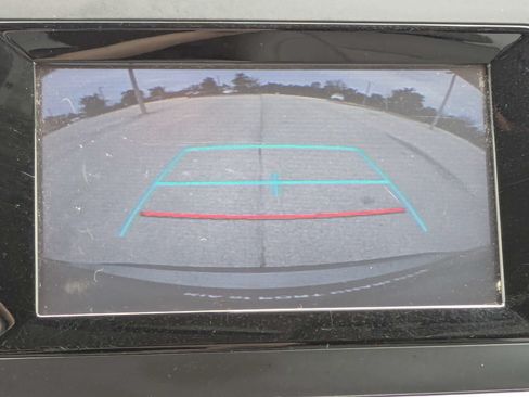 Used 2019 Toyota Highlander LE AWD/4WD image 24