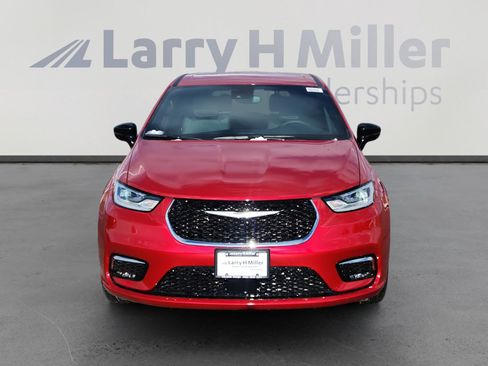 New 2026 Chrysler Pacifica Select image 9