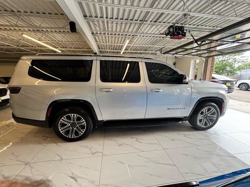 Used 2024 Jeep Wagoneer L Series II w/ Flexible Seating Group RWD image 4
