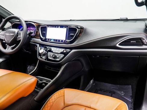 Used 2022 Chrysler Pacifica Pinnacle image 17