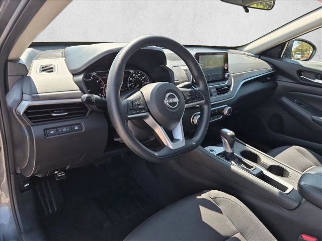 Used 2025 Nissan Altima 2.5 SV FWD image 9