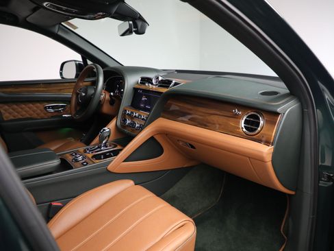 Certified 2021 Bentley Bentayga AWD/4WD image 27