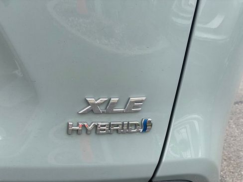 Used 2021 Toyota RAV4 XLE Premium AWD/4WD image 29