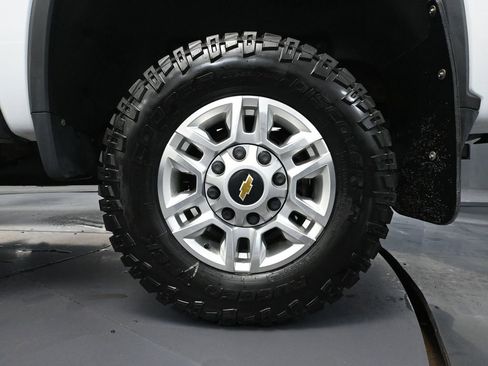 Used 2024 Chevrolet Silverado 2500 LT image 16