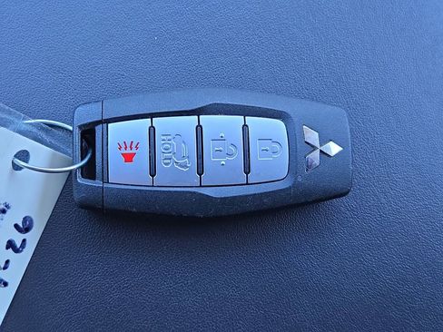 Used 2024 Mitsubishi Outlander SE Black Edition image 34