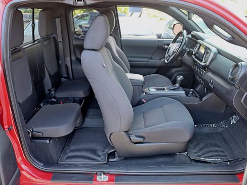 Used 2016 Toyota Tacoma TRD Sport AWD/4WD image 16