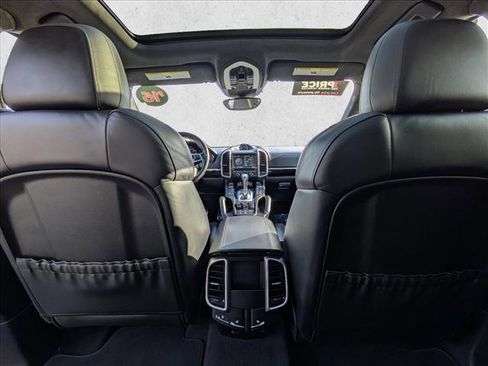Used 2016 Porsche Cayenne Turbo image 23