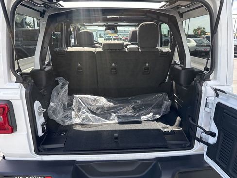 Certified 2025 Jeep Wrangler Unlimited Sahara w/ Safety Group image 7