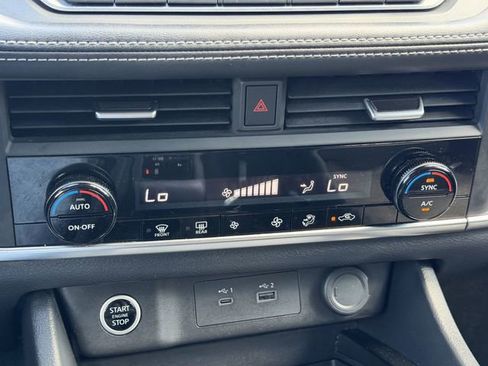 Certified 2023 Nissan Rogue SV FWD image 13