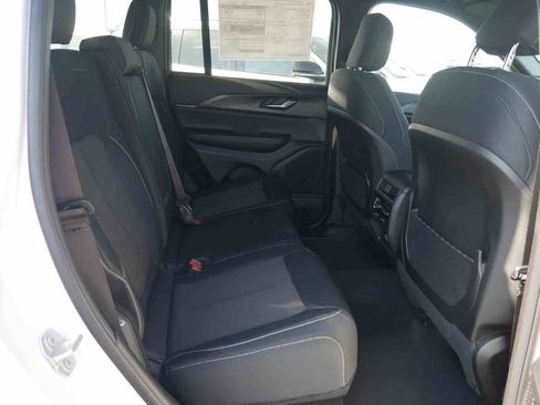 New 2025 Jeep Grand Cherokee Laredo X image 21