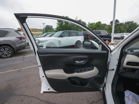 Used 2023 Honda HR-V LX image 8