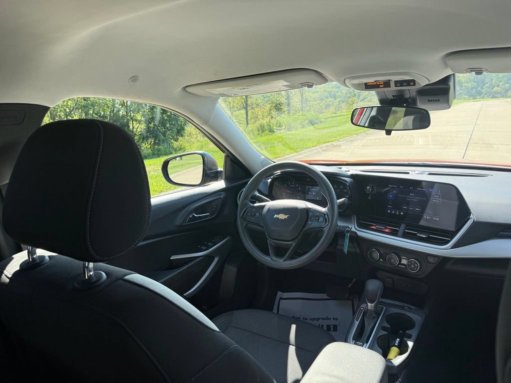 Used 2024 Chevrolet Trax LS FWD image 17