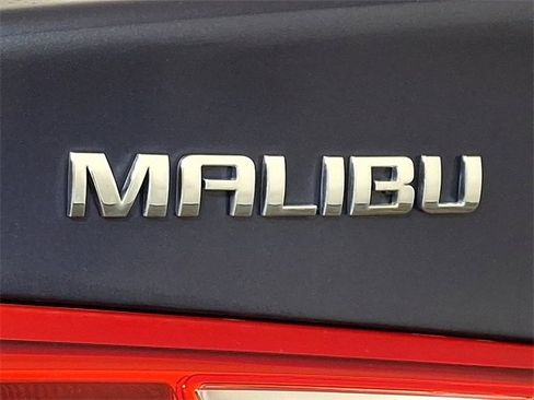 Used 2017 Chevrolet Malibu LT image 29