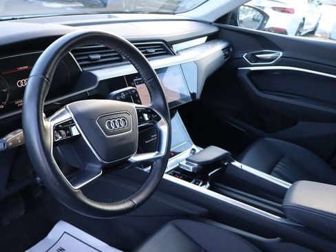 Used 2024 Audi Q8 e-tron Premium Plus w/ Premium Plus Package image 9