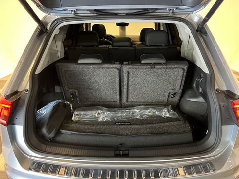 Certified 2024 Volkswagen Tiguan SE w/ Panoramic Sunroof Package FWD image 5