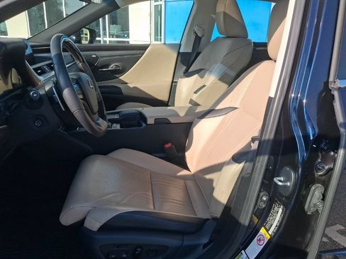 Used 2019 Lexus ES 350 Ultra Luxury w/ Accessory Package 2 FWD image 21