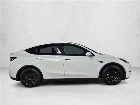 Used 2020 Tesla Model Y Long Range image 4