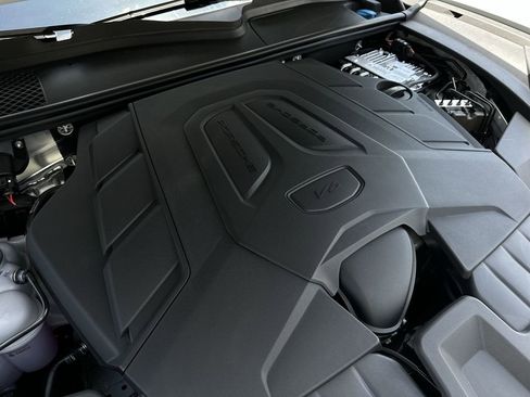 New 2025 Porsche Cayenne image 30