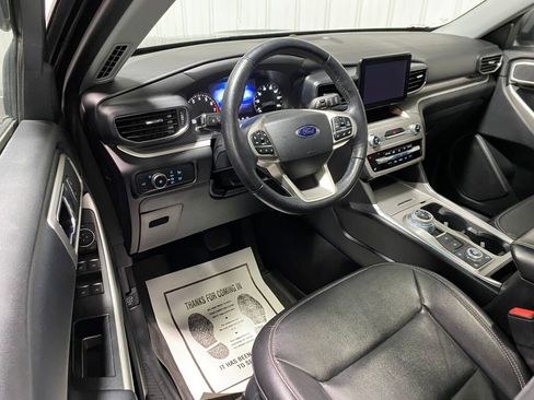 Used 2021 Ford Explorer XLT w/ Equipment Group 202A image 6