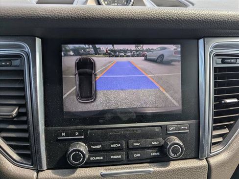 Used 2018 Porsche Macan AWD/4WD image 18