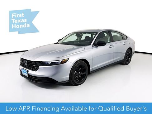 Certified 2025 Honda Accord SE image 3