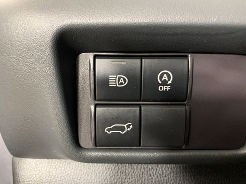 Used 2024 Toyota Highlander XLE AWD/4WD image 19