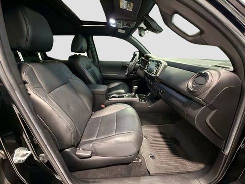 Used 2022 Toyota Tacoma TRD Off-Road w/ TRD Premium Off Road Package image 25