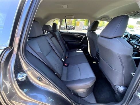 Used 2025 Toyota RAV4 XLE AWD/4WD image 16