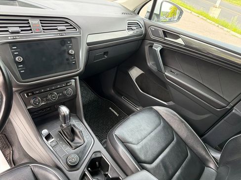 Used 2019 Volkswagen Tiguan SEL Premium AWD/4WD image 18