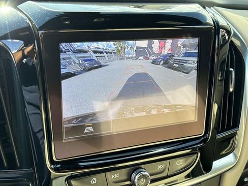 Used 2022 Chevrolet Traverse LT image 29