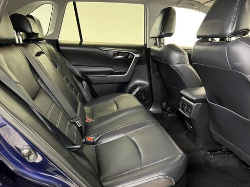 Used 2021 Toyota RAV4 XLE Premium image 19