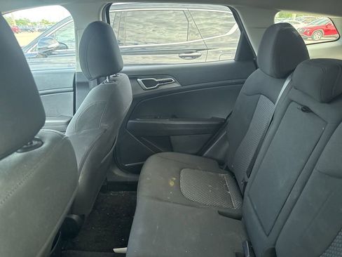 Used 2025 Kia Sportage LX image 6