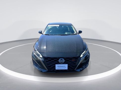 Used 2023 Nissan Altima 2.5 SR w/ SR Premium Package image 3