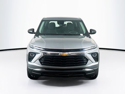 Used 2024 Chevrolet TrailBlazer LS image 2