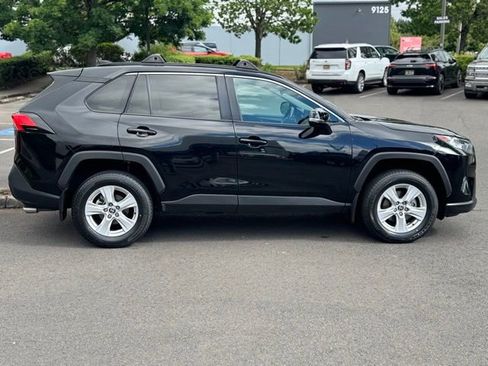 Used 2021 Toyota RAV4 XLE w/ XLE Grade Weather Package AWD/4WD image 8