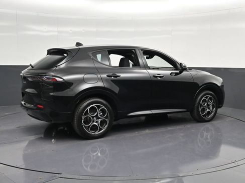 Used 2025 Alfa Romeo Tonale AWD/4WD image 3