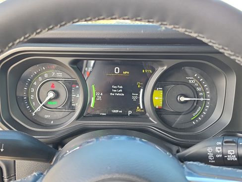 Used 2025 Jeep Wrangler Unlimited Sahara AWD/4WD image 15