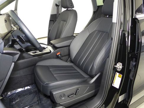 Used 2025 Audi Q5 Premium w/ Convenience Package AWD/4WD image 22