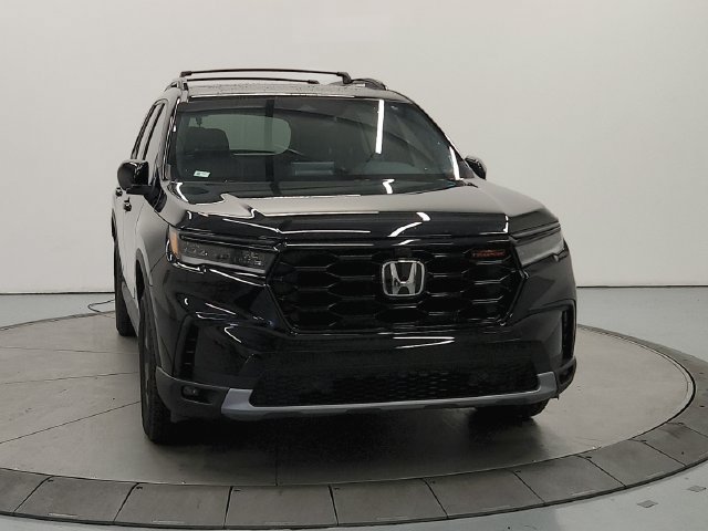 Used 2025 Honda Pilot TrailSport image 3