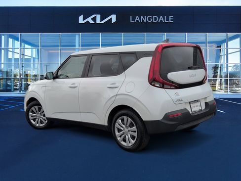 Used 2022 Kia Soul LX image 9