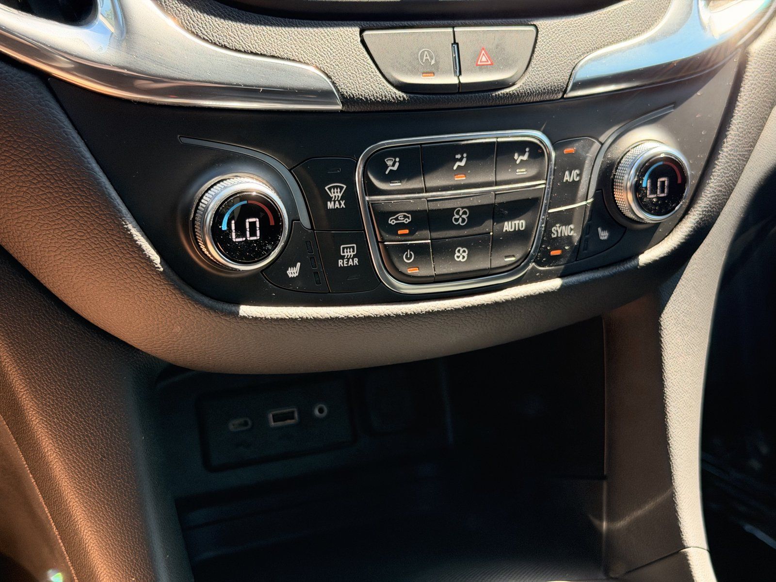 Used 2022 Chevrolet Equinox LT FWD image 35