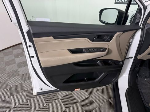 Used 2023 Honda Odyssey EX-L image 13