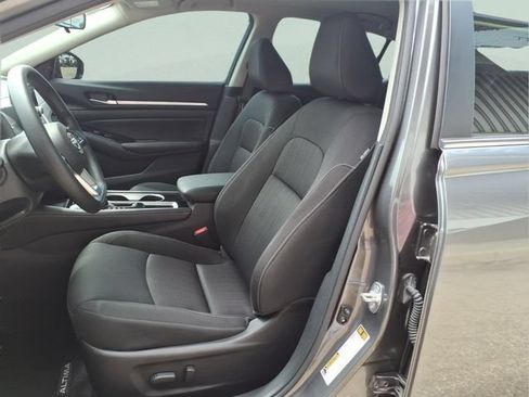 Used 2023 Nissan Altima 2.5 SV FWD image 12