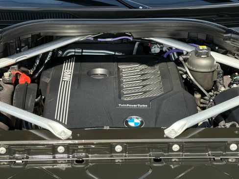 Certified 2022 BMW X7 xDrive40i w/ M Sport Package image 37