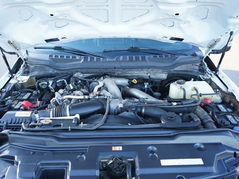 Used 2022 Ford F350 Platinum w/ FX4 Off-Road Package image 29