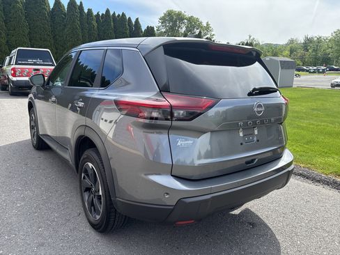 Used 2025 Nissan Rogue SV AWD/4WD image 6