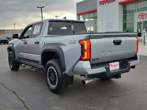 Used 2025 Toyota Tacoma TRD Off-Road image 3