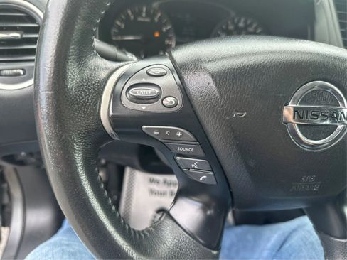 Used 2019 Nissan Pathfinder SV image 32